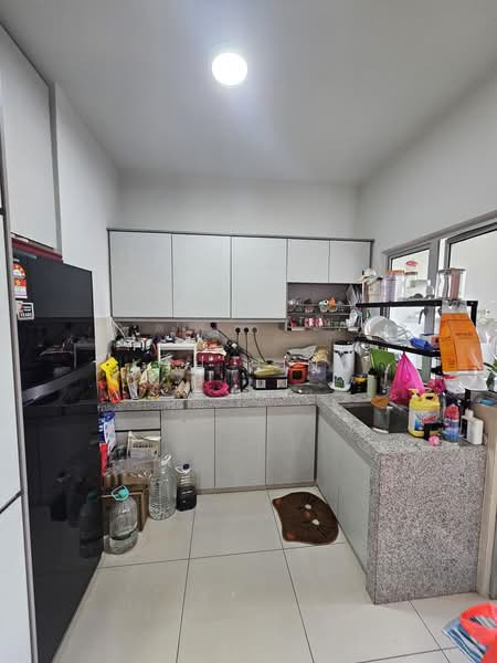 Service Residence for Sale at Maxim Residences - Kah Hing - Kitchen - PropertyGuru.com.my