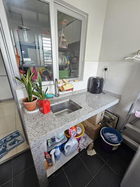 Service Residence for Sale at Maxim Residences - Kah Hing - Kitchen - PropertyGuru.com.my