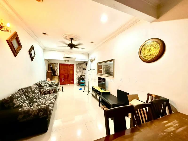 Rumah Teres 1.5 Tingkat untuk Dijual di Ulu Kelang (Selangor) - Azrul Ismail - Living Room - PropertyGuru.com.my