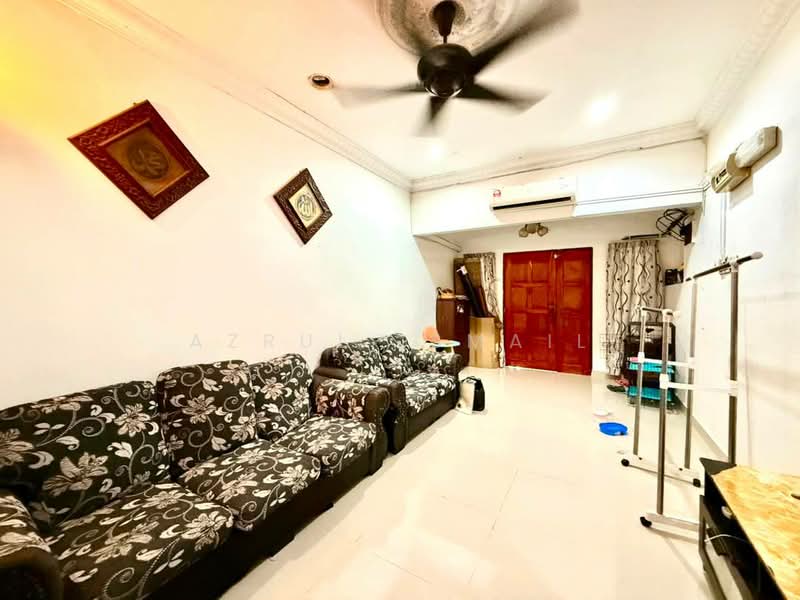 Rumah Teres 1.5 Tingkat untuk Dijual di Ulu Kelang (Selangor) - Azrul Ismail - Living Room - PropertyGuru.com.my