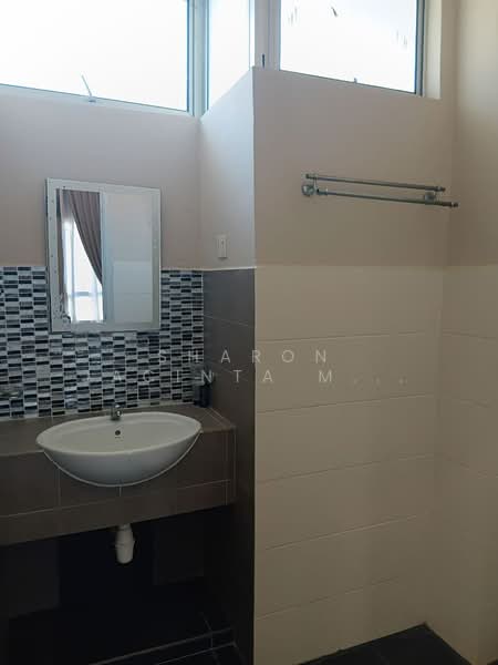 Bungalow for Sale in Senawang (Negeri Sembilan) - Sharon Jacinta Mary Pinto - Bathroom - PropertyGuru.com.my