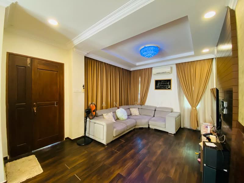 Rumah Banglo untuk Dijual di Taman Pinggiran Putra (Seri Kembangan) - Luqman Ramli - Living Room - PropertyGuru.com.my