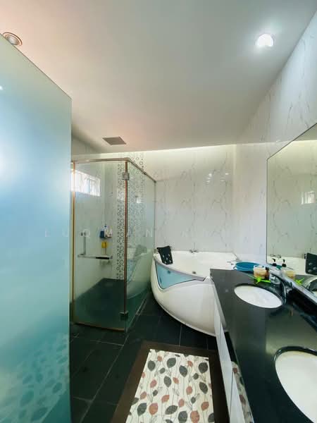 Rumah Banglo untuk Dijual di Taman Pinggiran Putra (Seri Kembangan) - Luqman Ramli - Bathroom - PropertyGuru.com.my
