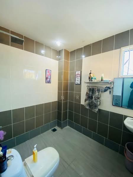 Rumah Banglo untuk Dijual di Taman Pinggiran Putra (Seri Kembangan) - Luqman Ramli - Bathroom - PropertyGuru.com.my