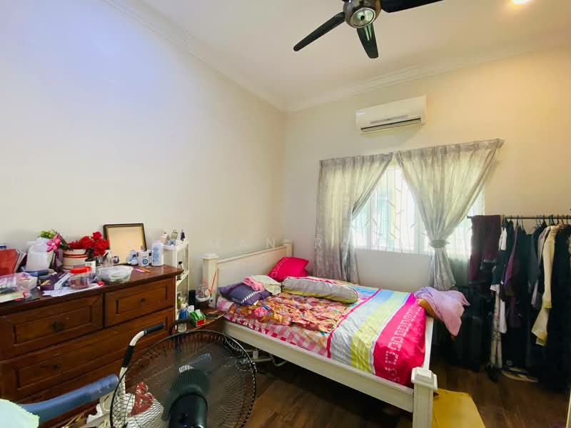 Rumah Banglo untuk Dijual di Taman Pinggiran Putra (Seri Kembangan) - Luqman Ramli - Bedroom - PropertyGuru.com.my