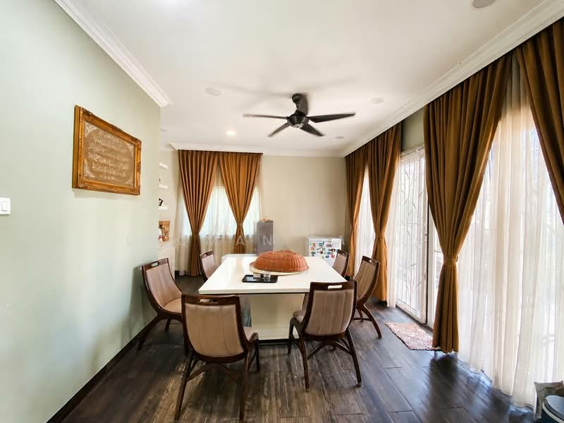 Rumah Banglo untuk Dijual di Taman Pinggiran Putra (Seri Kembangan) - Luqman Ramli - Dining Room - PropertyGuru.com.my