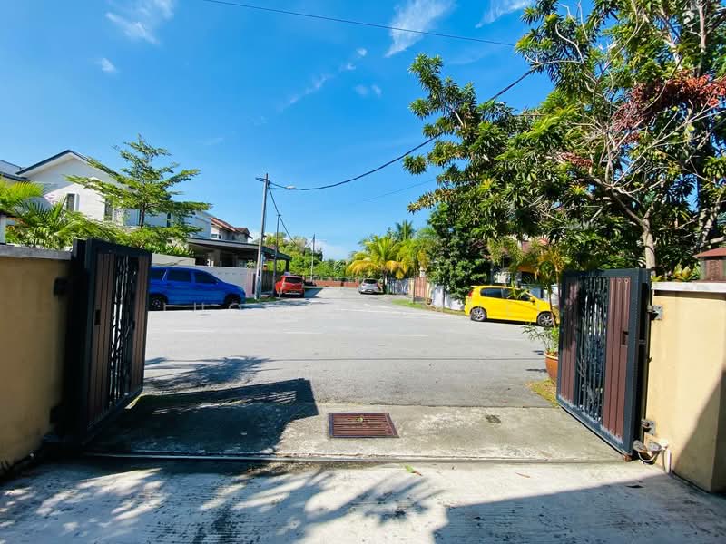 Rumah Banglo untuk Dijual di Taman Pinggiran Putra (Seri Kembangan) - Luqman Ramli - Exterior - PropertyGuru.com.my