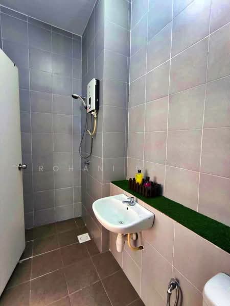 Kondominium untuk Disewa di Residensi Adelia 2 - Rohani Daud - Bathroom - PropertyGuru.com.my