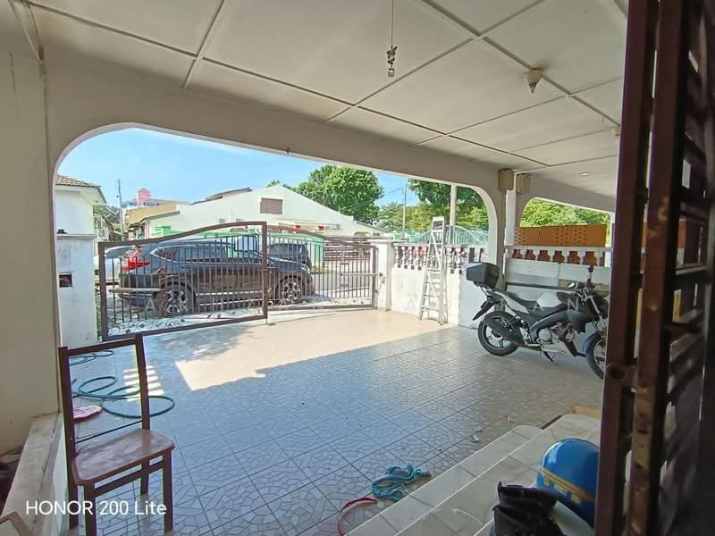 1-storey Terraced House for Sale in Taman Sri Serdang (Seri Kembangan) - Fakhzan Badiran - Exterior - PropertyGuru.com.my