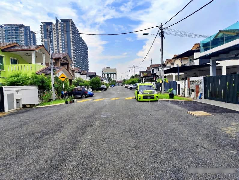 Semi-Detached House for Sale in Taman Desiran Bayu (Puchong) - Rashidah Juremi - Exterior - PropertyGuru.com.my