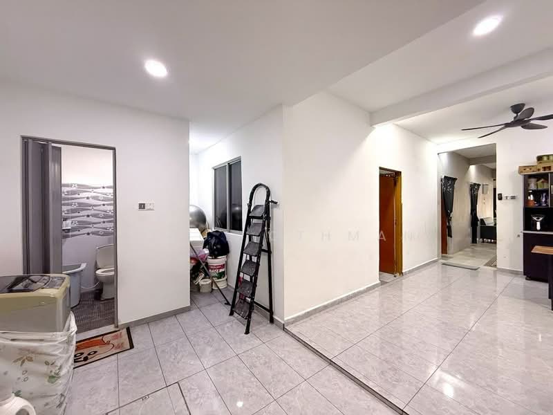 1-storey Terraced House for Sale in Senawang (Negeri Sembilan) - Azrul Othman - Bathroom - PropertyGuru.com.my