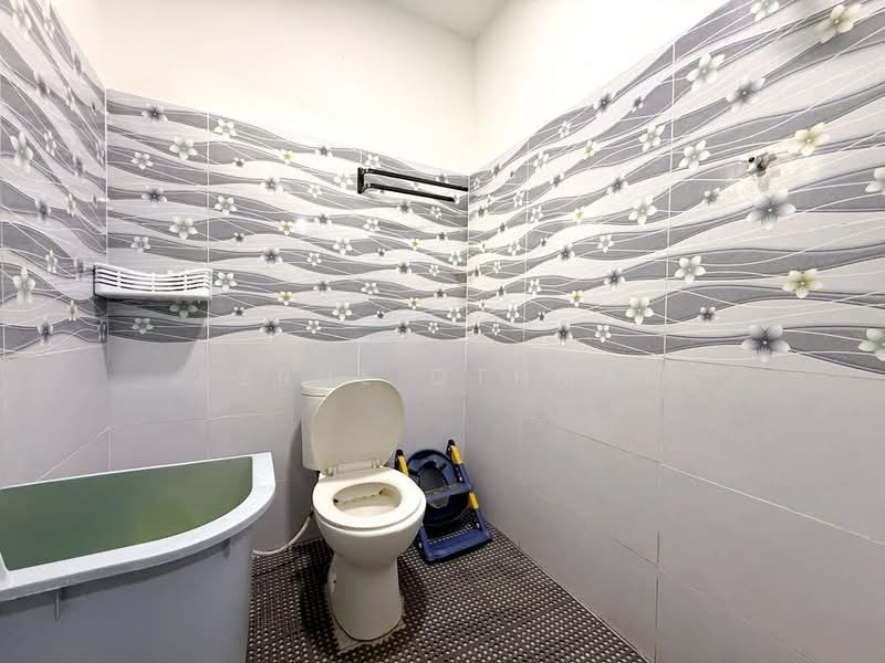 1-storey Terraced House for Sale in Senawang (Negeri Sembilan) - Azrul Othman - Bathroom - PropertyGuru.com.my
