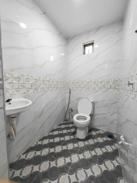 1-storey Terraced House for Sale in Taman Puteri Wangsa (Ulu Tiram) - Tan Bing Yi - Bathroom - PropertyGuru.com.my