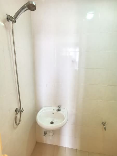 Kondominium untuk Dijual di Casa Kiara II - Quintus Hiew - Bathroom - PropertyGuru.com.my