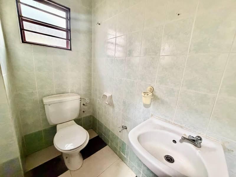 2-storey Terraced House for Sale in Shah Alam (Selangor) - Adibah Salim - Bathroom - PropertyGuru.com.my