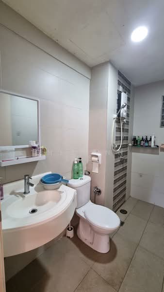 Kondominium untuk Dijual di Hijauan Puteri Condominium - Chee Onn Lee - Bathroom - PropertyGuru.com.my