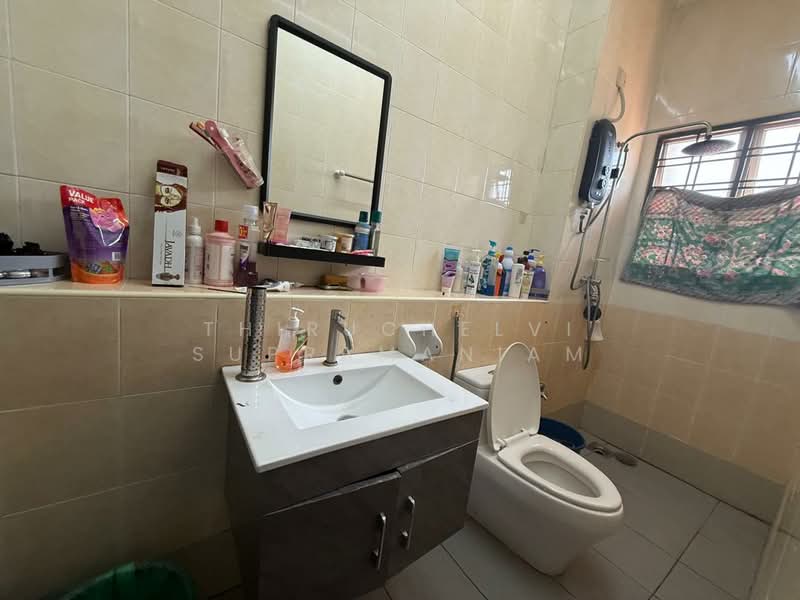 Rumah Teres 2-Tingkat untuk Dijual di Subang (Selangor) - Thiruchelvi Supramaniam - Bathroom - PropertyGuru.com.my