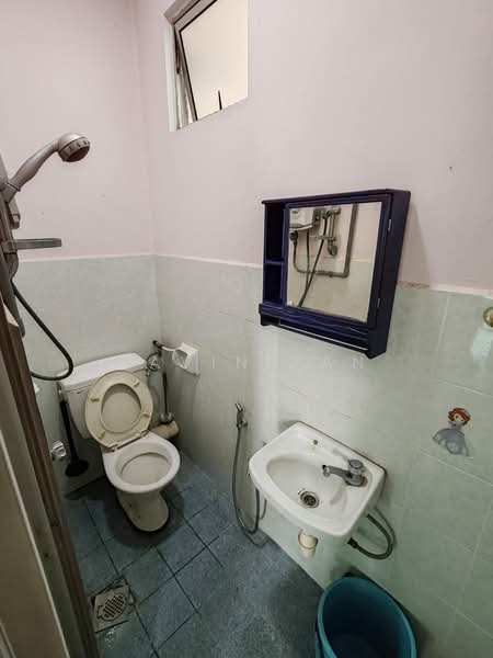 Pangsapuri untuk Dijual di Krystal Suria - Gavin Tan - Bathroom - PropertyGuru.com.my