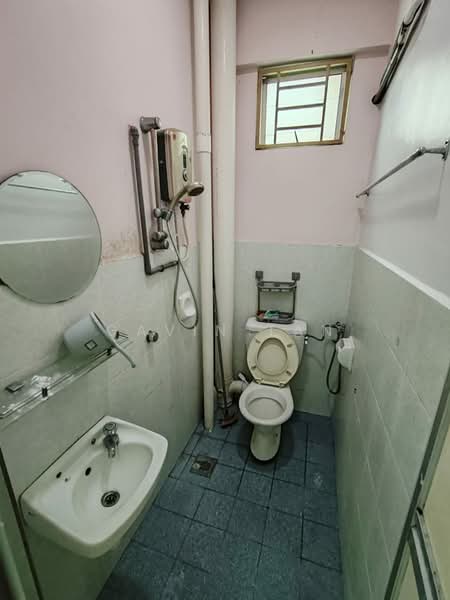 Pangsapuri untuk Dijual di Krystal Suria - Gavin Tan - Bathroom - PropertyGuru.com.my