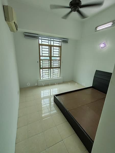 Pangsapuri untuk Dijual di Krystal Suria - Gavin Tan - Bedroom - PropertyGuru.com.my