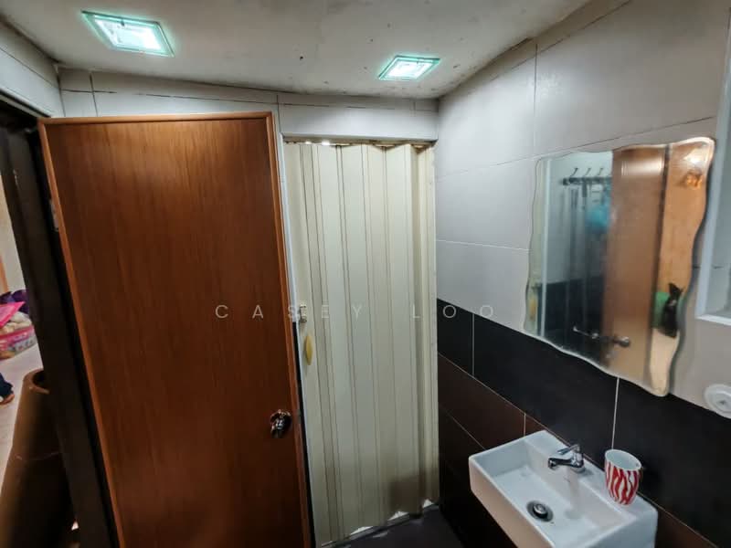 Pangsapuri untuk Dijual di Plaza Sinar Apartment - Casey Loo - Bathroom - PropertyGuru.com.my