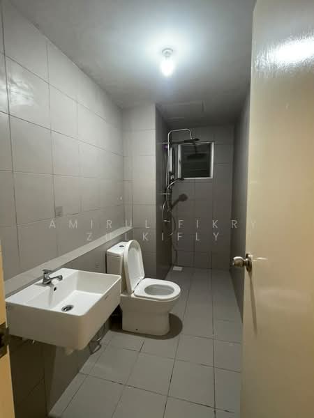 Condominium for Rent at Lakefront Homes - Amirul Fikry Zulkifly - Bathroom - PropertyGuru.com.my