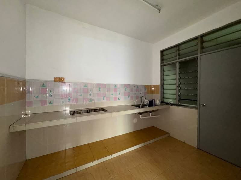 Apartment for Sale at Indah Court Apartment - Daniel Yong - Kitchen - PropertyGuru.com.my