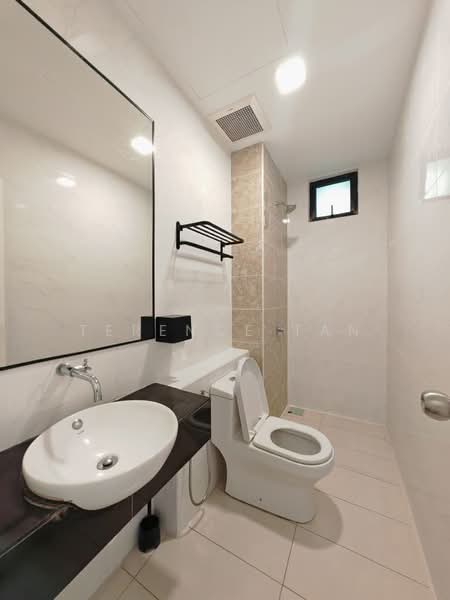 Servis Apartment untuk Dijual di D'Summit Residences - Terence Tan - Bathroom - PropertyGuru.com.my