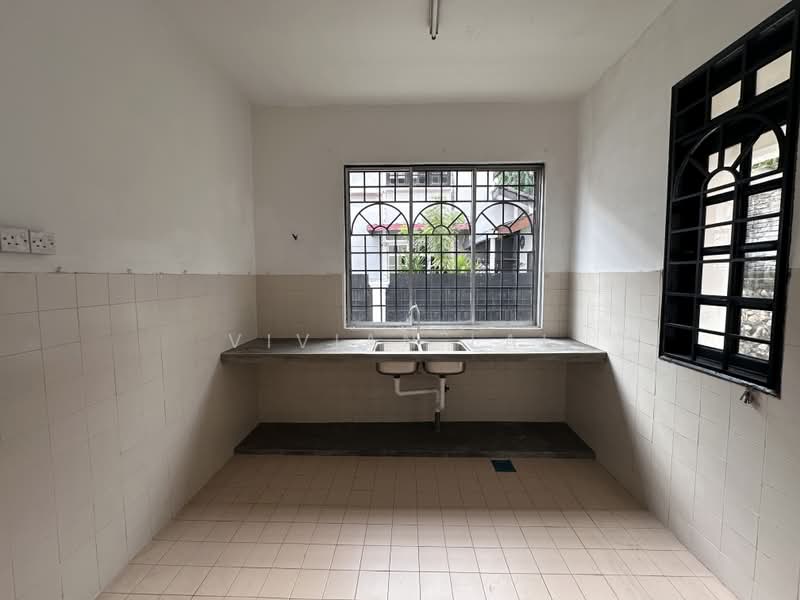 Rumah Banglo untuk Disewa di Bandar Country Homes (Rawang) - Vivian Lai - Kitchen - PropertyGuru.com.my
