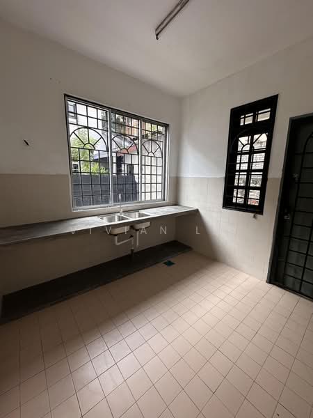 Rumah Banglo untuk Disewa di Bandar Country Homes (Rawang) - Vivian Lai - Kitchen - PropertyGuru.com.my