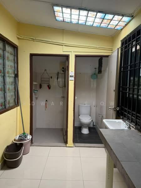 Semi-Detached House for Rent in Taman Abad (Johor Bahru) - Edward Siow - Bathroom - PropertyGuru.com.my