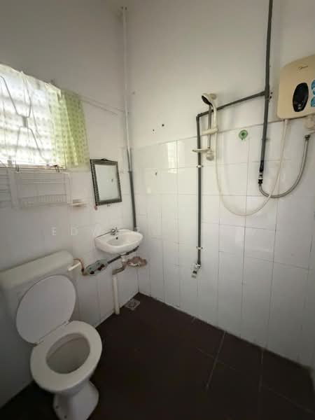 Semi-Detached House for Rent in Taman Abad (Johor Bahru) - Edward Siow - Bathroom - PropertyGuru.com.my