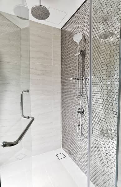 Kediaman Servis untuk Dijual di Star Residences Two - Levene Li - Bathroom - PropertyGuru.com.my