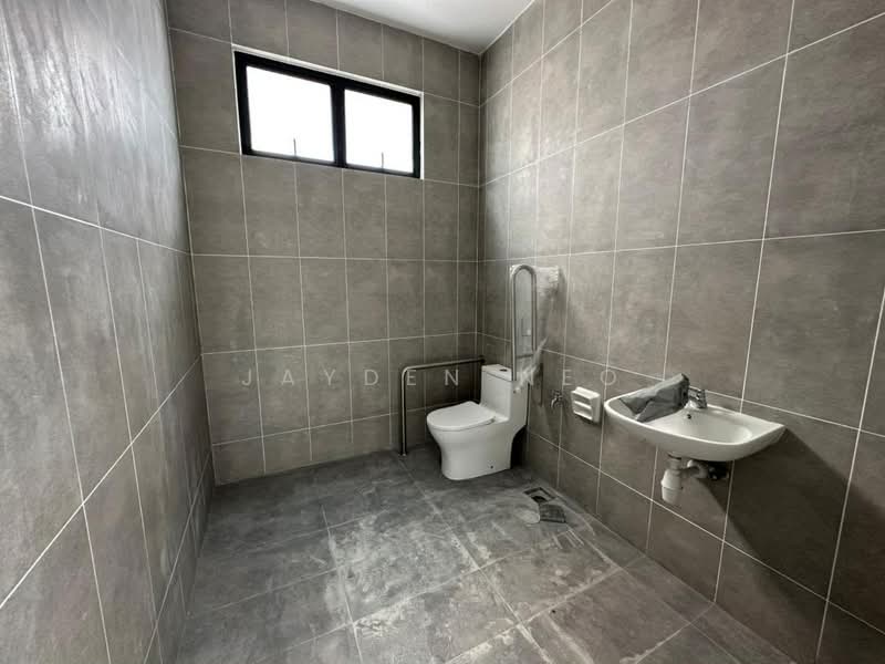 Factory for Rent in Eco Business Park 1 (Johor Bahru) - Jayden Neo - Bathroom - PropertyGuru.com.my
