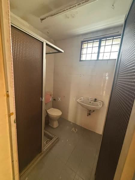 Rumah Teres 2 Tingkat untuk Dijual di Taman Universiti (Skudai) - Max Yee - Bathroom - PropertyGuru.com.my