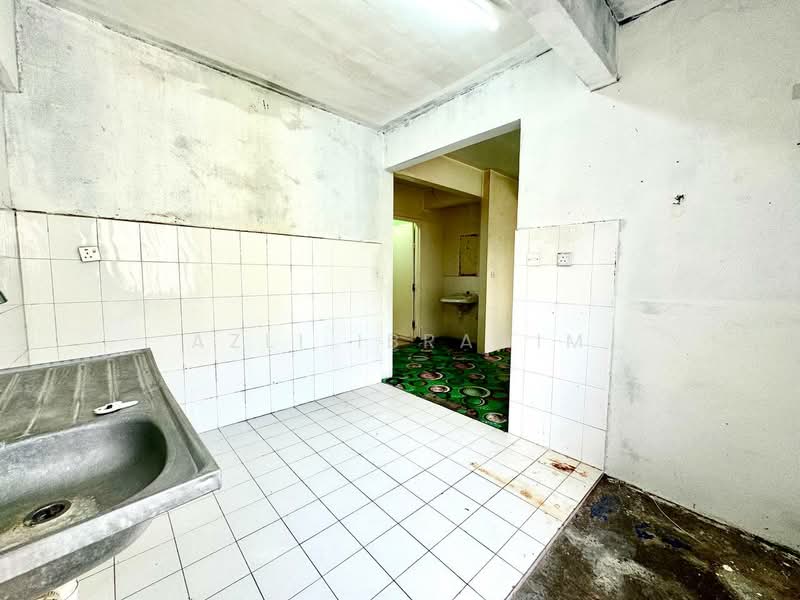 Pangsapuri untuk Dijual di Pangsapuri Bukit Baru - Azli Ibrahim - Kitchen - PropertyGuru.com.my