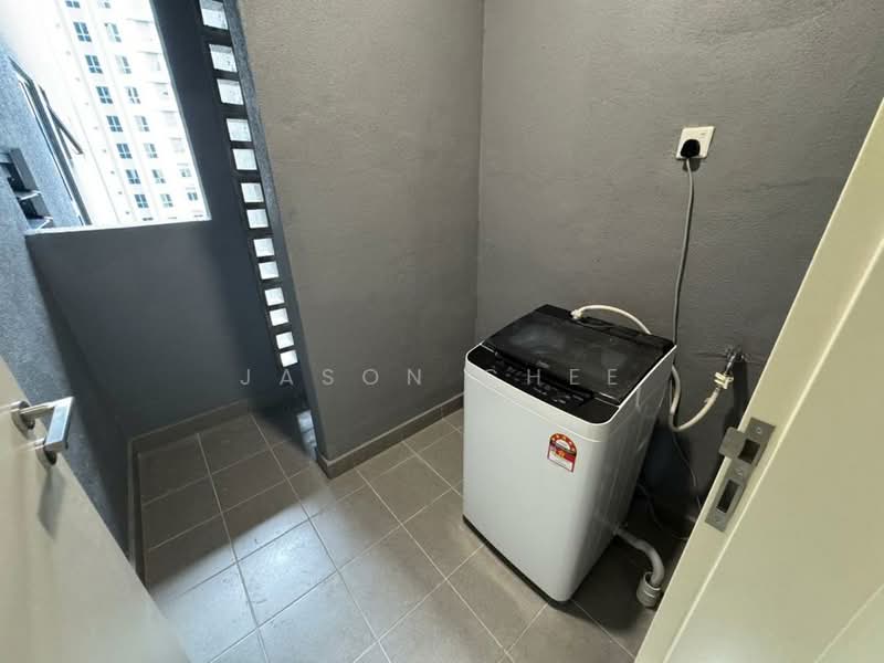 Servis Apartment untuk Disewa di D'Cosmos Residences - Jason Chee - Balcony - PropertyGuru.com.my