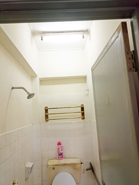 Pangsapuri untuk Dijual di Dahlia Apartment - Max Low - Bathroom - PropertyGuru.com.my