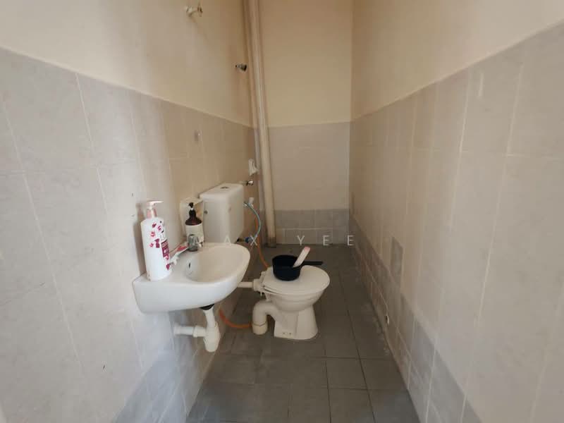 2-storey Terraced House for Rent in Bandar Putra (Kulai) - Max Yee - Bathroom - PropertyGuru.com.my