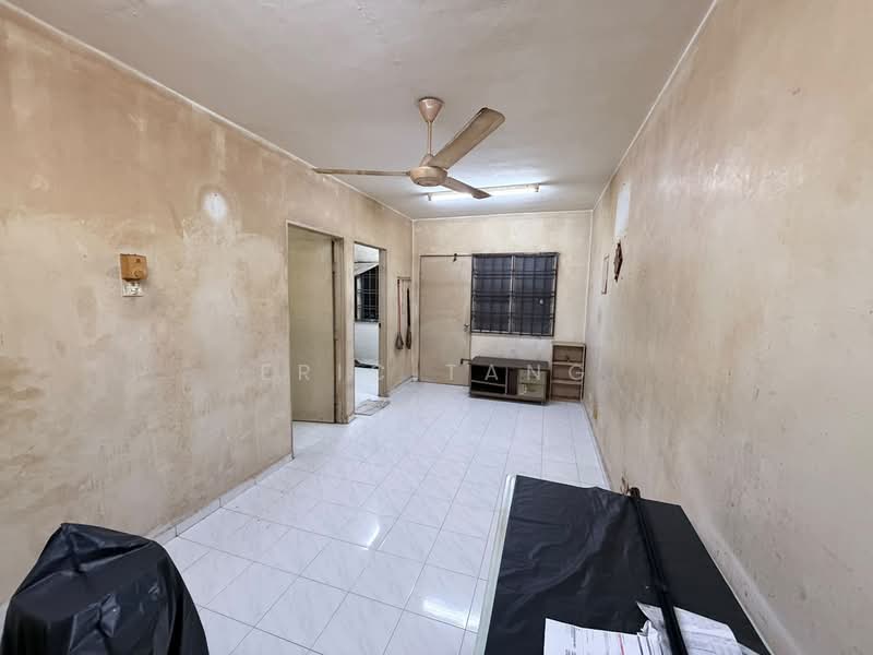 Rumah Flat untuk Dijual di Tasek Seri Alam - Eric Tang - Living Room - PropertyGuru.com.my
