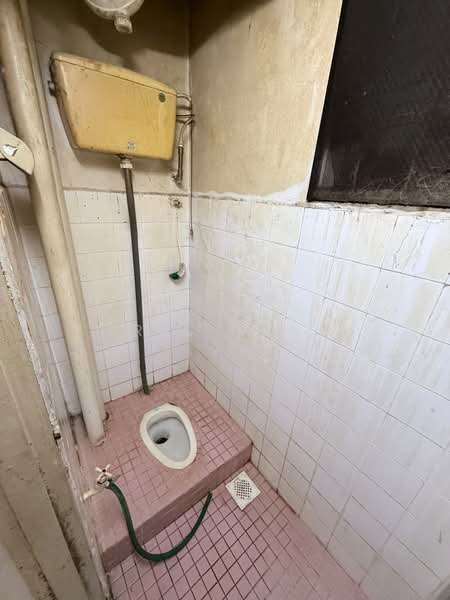 Rumah Flat untuk Dijual di Tasek Seri Alam - Eric Tang - Bathroom - PropertyGuru.com.my