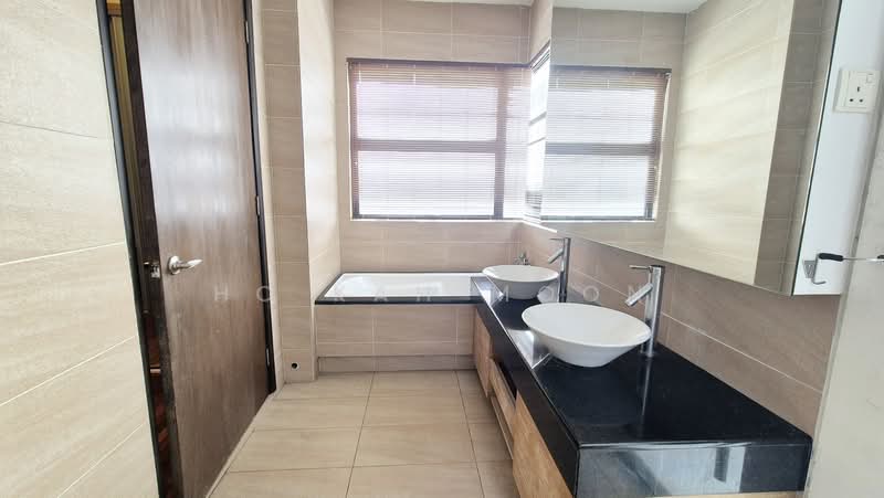 Rumah Berkembar untuk Dijual di Bandar Sungai Long (Selangor) - Ho Kah Moon - Bathroom - PropertyGuru.com.my
