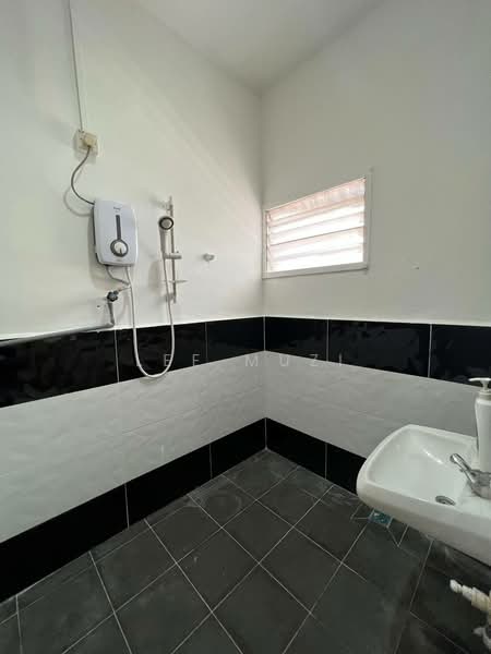 2-storey Terraced House for Rent in Ipoh Garden (Ipoh) - Lee Muzi - Bathroom - PropertyGuru.com.my