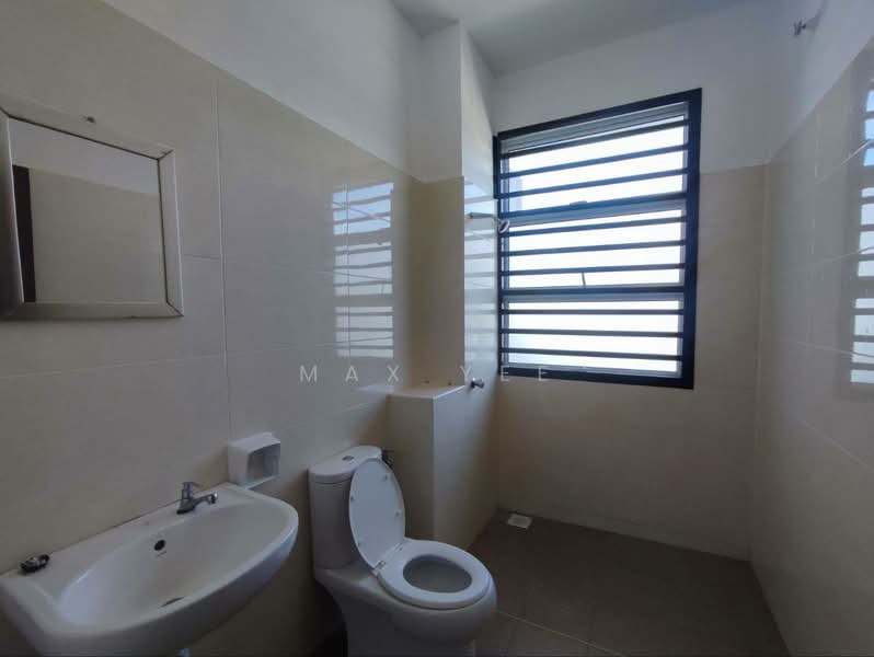 2-storey Terraced House for Rent in Kelapa Sawit (Kulai) - Max Yee - Bathroom - PropertyGuru.com.my