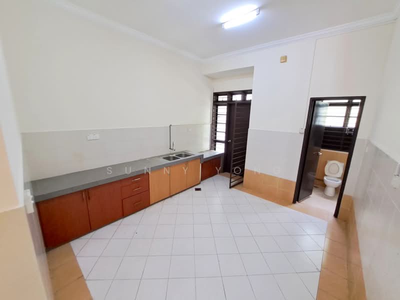 2.5-storey Terraced House for Sale in Bandar Kinrara Seksyen 5 (Bandar Kinrara) - SUNNY YONG - Kitchen - PropertyGuru.com.my