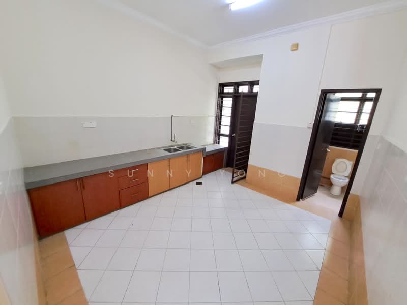 2.5-storey Terraced House for Sale in Bandar Kinrara Seksyen 5 (Bandar Kinrara) - SUNNY YONG - Kitchen - PropertyGuru.com.my