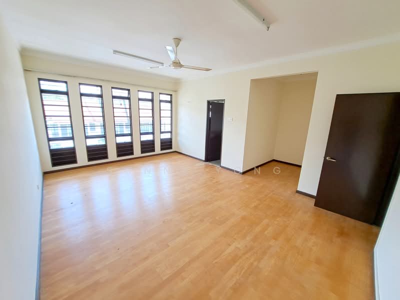 2.5-storey Terraced House for Sale in Bandar Kinrara Seksyen 5 (Bandar Kinrara) - SUNNY YONG - Living Room - PropertyGuru.com.my