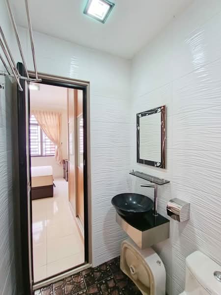 Pangsapuri untuk Dijual di Kipark Apartment - Daniel Ling - Bathroom - PropertyGuru.com.my