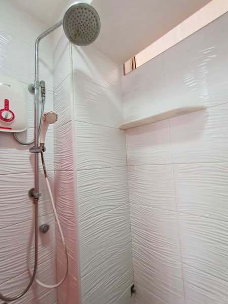 Pangsapuri untuk Dijual di Kipark Apartment - Daniel Ling - Bathroom - PropertyGuru.com.my