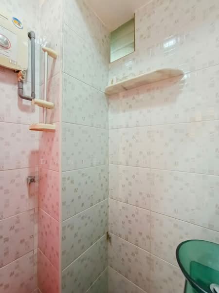 Pangsapuri untuk Dijual di Kipark Apartment - Daniel Ling - Bathroom - PropertyGuru.com.my